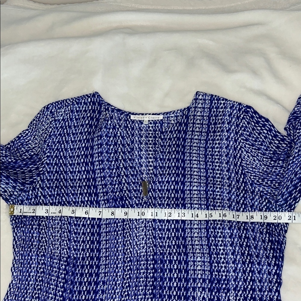 Violet & Claire Blue and White Geometric Blouse - Picture 8 of 10
